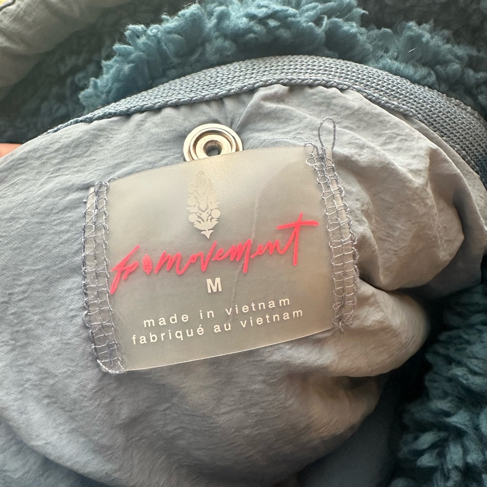 Free People Movement Adventure Awaits Vest Cosmic Sea Blue Size Medium Fleece - Picture 13 of 15
